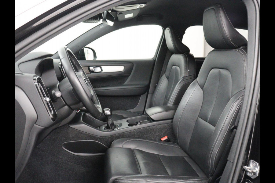 Volvo XC40 1.5 T3 Inscription | Leder | Stoelverwarming | Trekhaak | Carplay | Harman/Kardon | Camera | Keyless | Navigatie | Achterbankverwarming | Memory | Full LED | Cruise control | Parkeerhulp