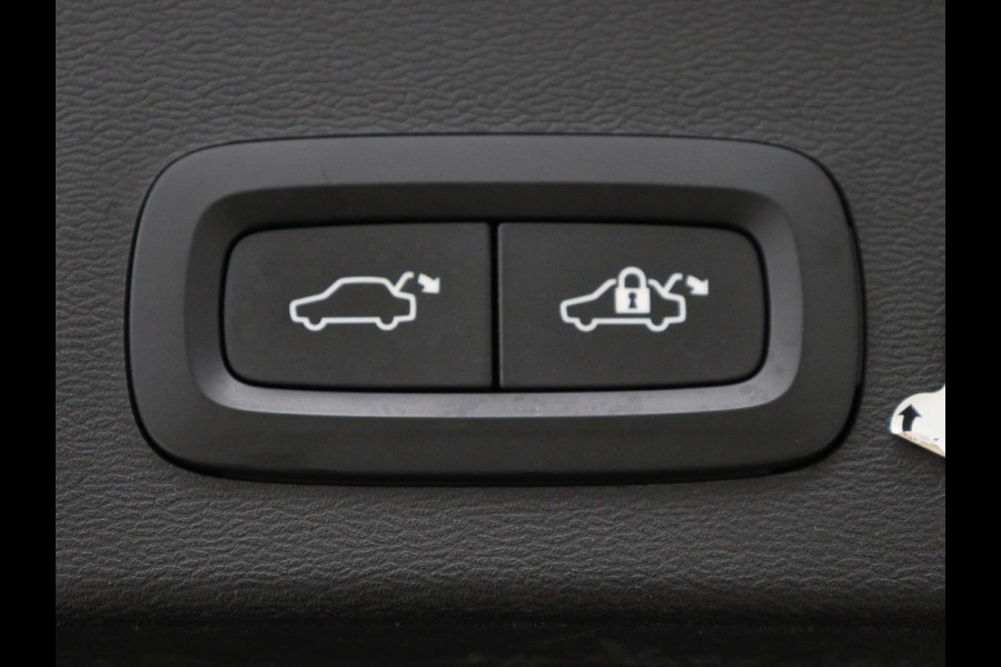 Volvo XC40 1.5 T3 Inscription | Leder | Stoelverwarming | Trekhaak | Carplay | Harman/Kardon | Camera | Keyless | Navigatie | Achterbankverwarming | Memory | Full LED | Cruise control | Parkeerhulp