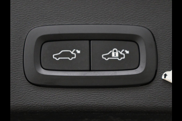 Volvo XC40 1.5 T3 Inscription | Leder | Stoelverwarming | Trekhaak | Carplay | Harman/Kardon | Camera | Keyless | Navigatie | Achterbankverwarming | Memory | Full LED | Cruise control | Parkeerhulp
