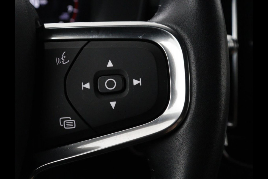 Volvo XC40 1.5 T3 Inscription | Leder | Stoelverwarming | Trekhaak | Carplay | Harman/Kardon | Camera | Keyless | Navigatie | Achterbankverwarming | Memory | Full LED | Cruise control | Parkeerhulp