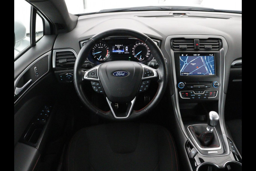 Ford Mondeo 1.5 ST Line | Trekhaak | Stoelverwarming | Keyless | Carplay | Navigatie | Stuurverwarming | Park Assist | Sfeerverlichting | DAB | Climate control | Bluetooth | Cruise control | Origineel NL