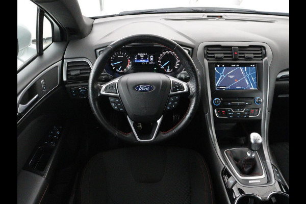 Ford Mondeo 1.5 ST Line | Trekhaak | Stoelverwarming | Keyless | Carplay | Navigatie | Stuurverwarming | Park Assist | Sfeerverlichting | DAB | Climate control | Bluetooth | Cruise control | Origineel NL