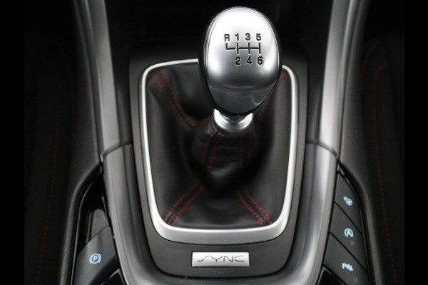 Ford Mondeo 1.5 ST Line | Trekhaak | Stoelverwarming | Keyless | Carplay | Navigatie | Stuurverwarming | Park Assist | Sfeerverlichting | DAB | Climate control | Bluetooth | Cruise control | Origineel NL