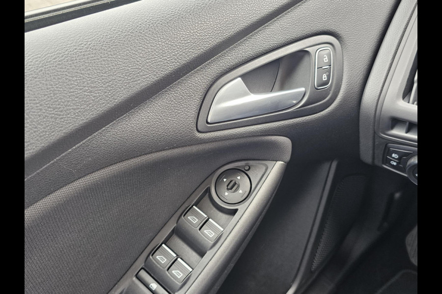 Ford FOCUS Wagon 1.0 Lease Edition Navigatie | Cruise control | Apple Carplay / Android auto | PDC achter etc.