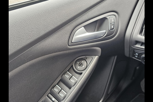 Ford FOCUS Wagon 1.0 Lease Edition Navigatie | Cruise control | Apple Carplay / Android auto | PDC achter etc.