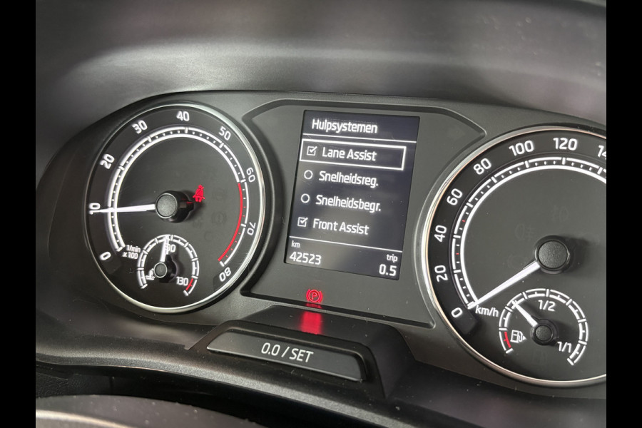 Škoda Fabia 1.0 TSi 95pk Ambition 5-drs. CARPLAY/CRUISE/PDC/TREKHAAK/STOELVERWARMING