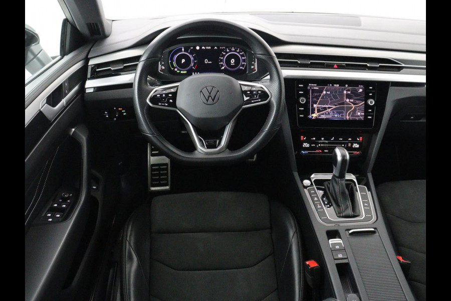 Volkswagen Arteon Shooting Brake 1.4 TSI eHybrid R-Line Business+ | SOH 91,1% | Panoramadak | Trekhaak | Stoelverwarming | Matrix LED | Carplay | Sfeerverlichting | Adaptive cruise | Leder/Alcantara | PHEV | Plug In