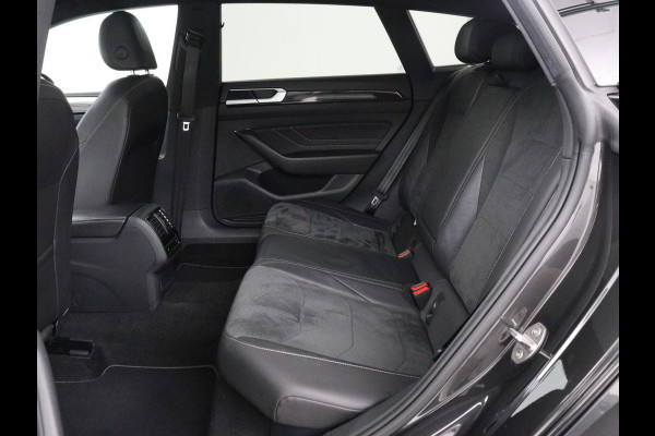 Volkswagen Arteon Shooting Brake 1.4 TSI eHybrid R-Line Business+ | SOH 91,1% | Panoramadak | Trekhaak | Stoelverwarming | Matrix LED | Carplay | Sfeerverlichting | Adaptive cruise | Leder/Alcantara | PHEV | Plug In
