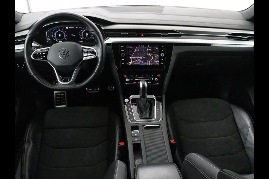 Volkswagen Arteon Shooting Brake 1.4 TSI eHybrid R-Line Business+ | SOH 91,1% | Panoramadak | Trekhaak | Stoelverwarming | Matrix LED | Carplay | Sfeerverlichting | Adaptive cruise | Leder/Alcantara | PHEV | Plug In