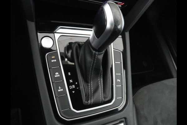 Volkswagen Arteon Shooting Brake 1.4 TSI eHybrid R-Line Business+ | SOH 91,1% | Panoramadak | Trekhaak | Stoelverwarming | Matrix LED | Carplay | Sfeerverlichting | Adaptive cruise | Leder/Alcantara | PHEV | Plug In