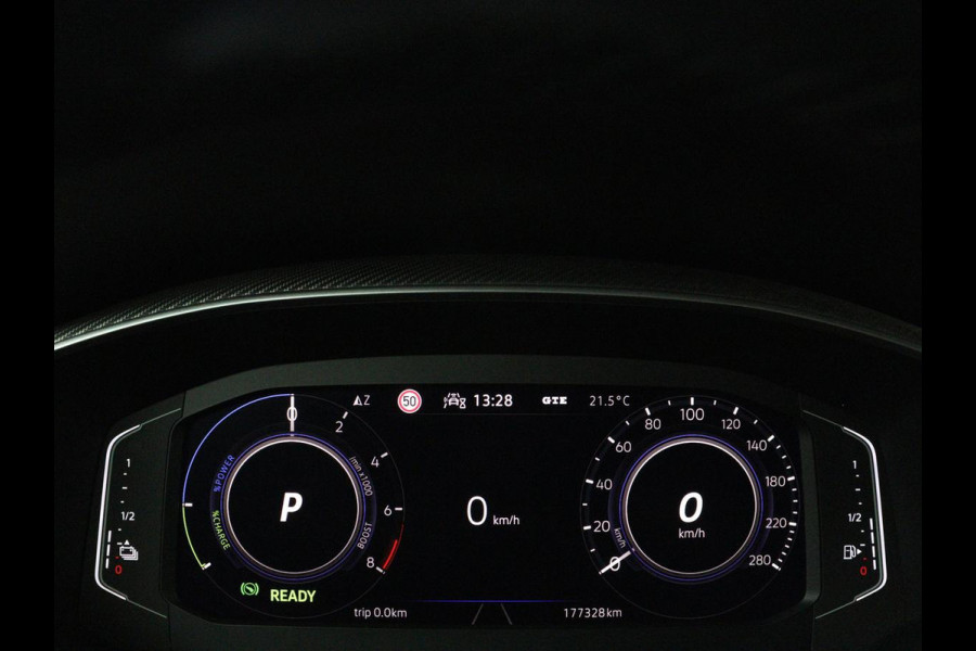 Volkswagen Arteon Shooting Brake 1.4 TSI eHybrid R-Line Business+ | SOH 91,1% | Panoramadak | Trekhaak | Stoelverwarming | Matrix LED | Carplay | Sfeerverlichting | Adaptive cruise | Leder/Alcantara | PHEV | Plug In