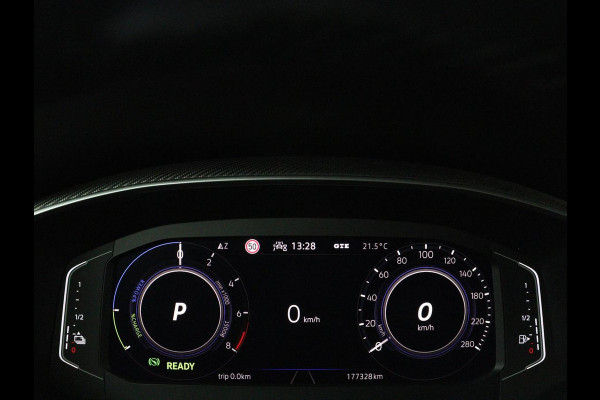 Volkswagen Arteon Shooting Brake 1.4 TSI eHybrid R-Line Business+ | SOH 91,1% | Panoramadak | Trekhaak | Stoelverwarming | Matrix LED | Carplay | Sfeerverlichting | Adaptive cruise | Leder/Alcantara | PHEV | Plug In