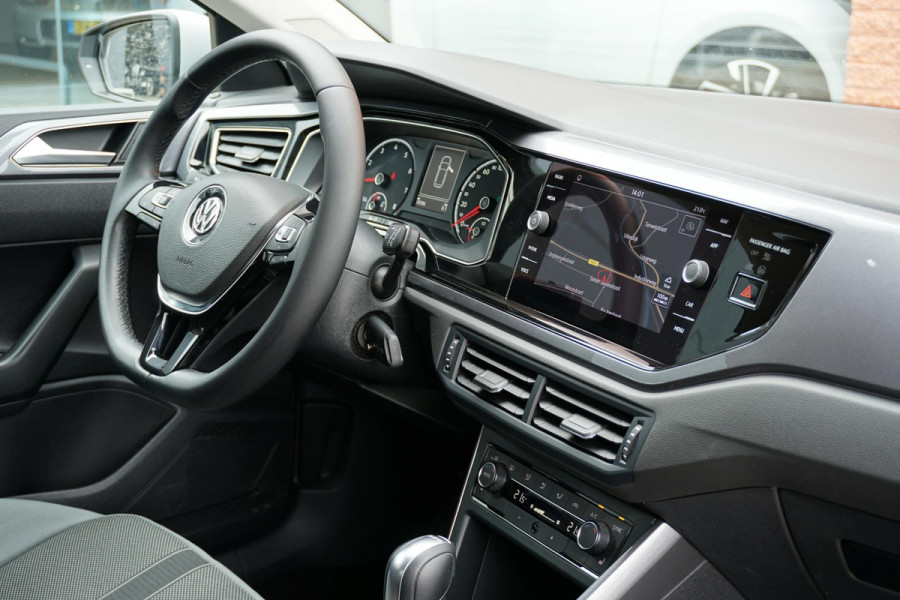 Volkswagen Polo 1.0 TSI Highline DSG + NAVI / STOELVERWARMING / ACC