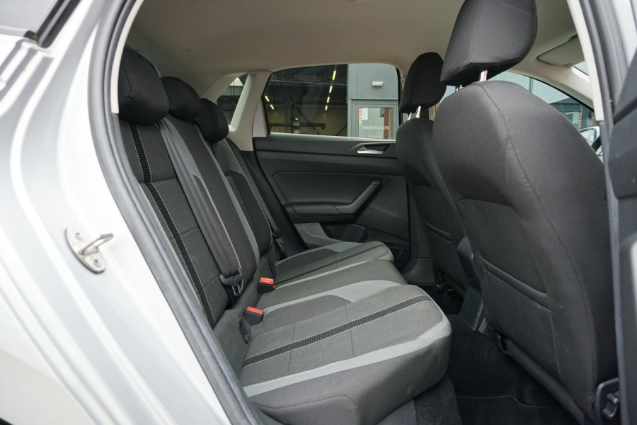 Volkswagen Polo 1.0 TSI Highline DSG + NAVI / STOELVERWARMING / ACC