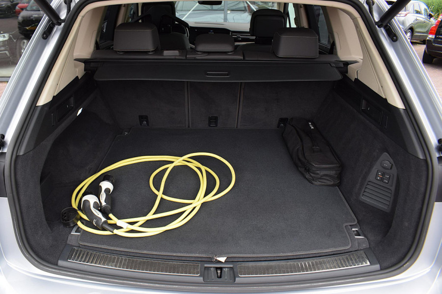 Volkswagen Touareg 3.0 TSi eHybrid 4MOTION | Trekhaak | Luchtvering | Pano | Leer | Memory | SOH 97,6%