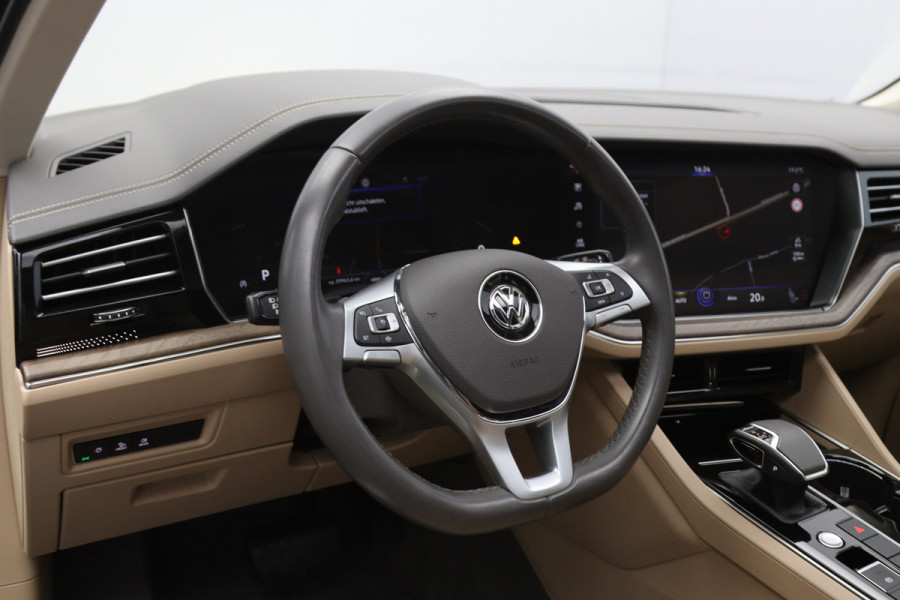 Volkswagen Touareg 3.0 TDI 286 PK R-Line, Luchtvering, Trekhaak, Panoramadak, Adap. Cruise Control