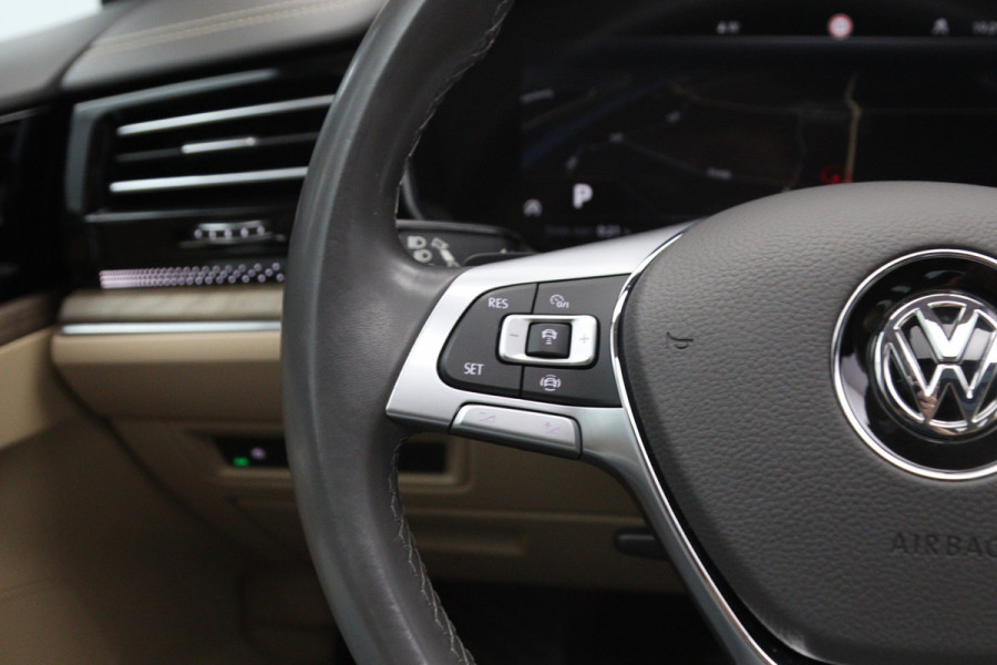 Volkswagen Touareg 3.0 TDI 286 PK R-Line, Luchtvering, Trekhaak, Panoramadak, Adap. Cruise Control