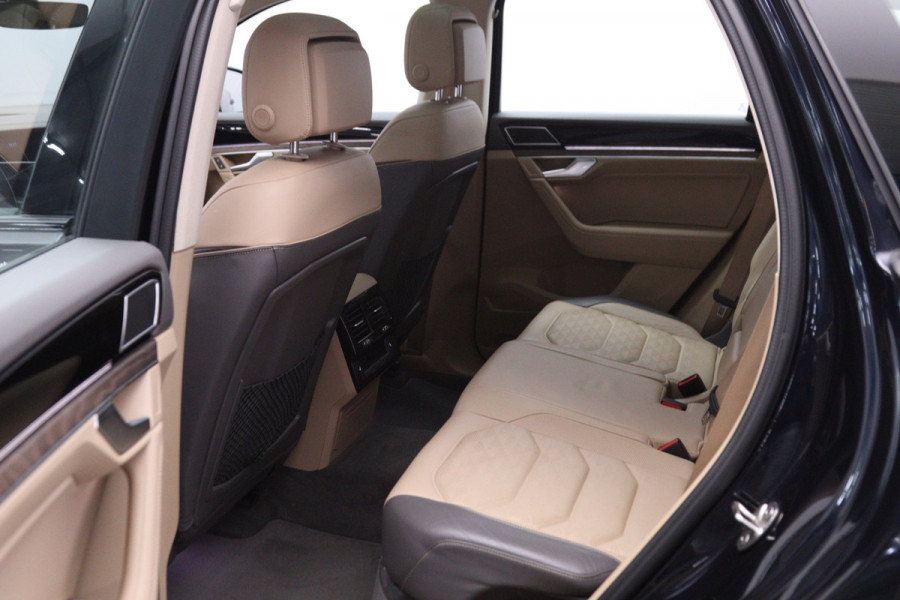 Volkswagen Touareg 3.0 TDI 286 PK R-Line, Luchtvering, Trekhaak, Panoramadak, Adap. Cruise Control
