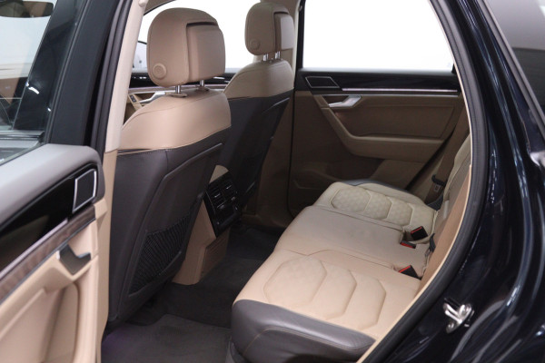 Volkswagen Touareg 3.0 TDI 286 PK R-Line, Luchtvering, Trekhaak, Panoramadak, Adap. Cruise Control