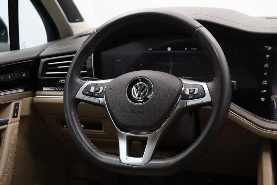 Volkswagen Touareg 3.0 TDI 286 PK R-Line, Luchtvering, Trekhaak, Panoramadak, Adap. Cruise Control