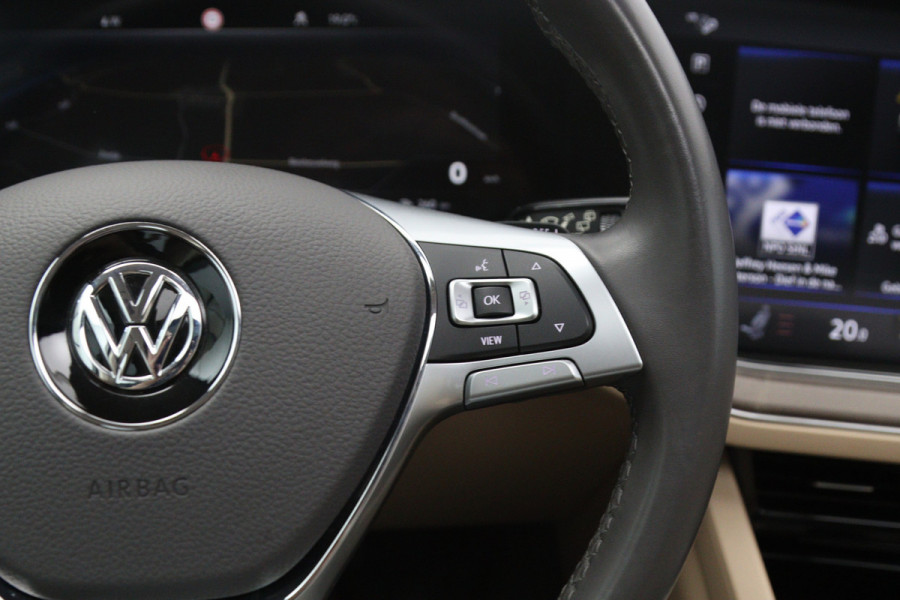 Volkswagen Touareg 3.0 TDI 286 PK R-Line, Luchtvering, Trekhaak, Panoramadak, Adap. Cruise Control