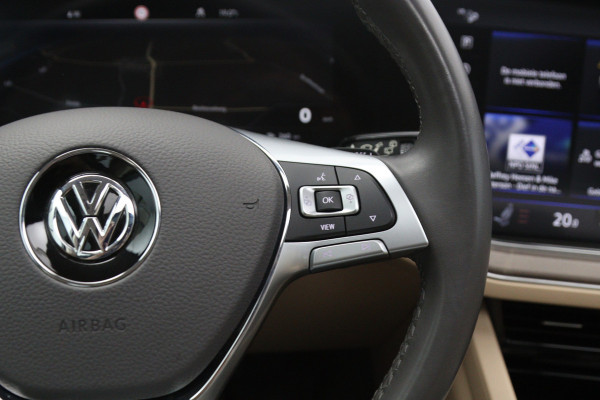 Volkswagen Touareg 3.0 TDI 286 PK R-Line, Luchtvering, Trekhaak, Panoramadak, Adap. Cruise Control