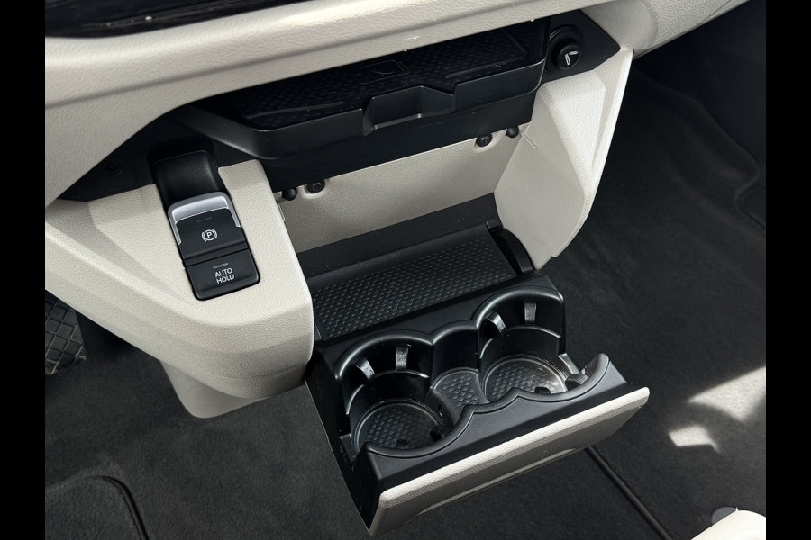 Volkswagen Multivan 1.5 eHybrid L2 Lang | Pano | Trekhaak | Head Up | IQ Light | Elektr. schuifdeuren | 1e eigenaar