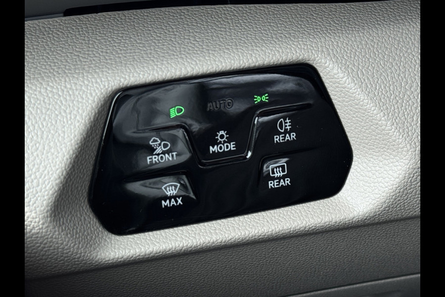 Volkswagen Multivan 1.5 eHybrid L2 Lang | Pano | Trekhaak | Head Up | IQ Light | Elektr. schuifdeuren | 1e eigenaar
