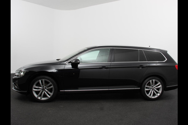 Volkswagen Passat Variant 1.5 TSI 150 pk DSG Elegance High Navigatie Apple Carplay/Android Auto Parkeersensoren Camera Elektrische achterklep Adaptieve Cruise Control Virtual Cockpit Afneembare trekhaak Ledverlichting Bestuurderstoel elektrisch
