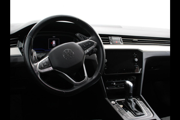 Volkswagen Passat Variant 1.5 TSI 150 pk DSG Elegance High Navigatie Apple Carplay/Android Auto Parkeersensoren Camera Elektrische achterklep Adaptieve Cruise Control Virtual Cockpit Afneembare trekhaak Ledverlichting Bestuurderstoel elektrisch