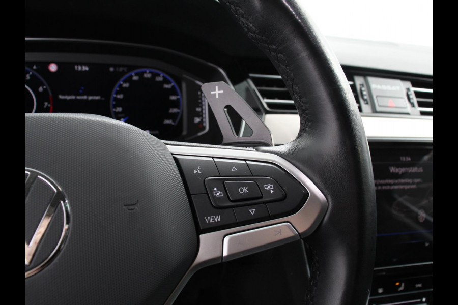 Volkswagen Passat Variant 1.5 TSI 150 pk DSG Elegance High Navigatie Apple Carplay/Android Auto Parkeersensoren Camera Elektrische achterklep Adaptieve Cruise Control Virtual Cockpit Afneembare trekhaak Ledverlichting Bestuurderstoel elektrisch