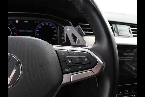 Volkswagen Passat Variant 1.5 TSI 150 pk DSG Elegance High Navigatie Apple Carplay/Android Auto Parkeersensoren Camera Elektrische achterklep Adaptieve Cruise Control Virtual Cockpit Afneembare trekhaak Ledverlichting Bestuurderstoel elektrisch