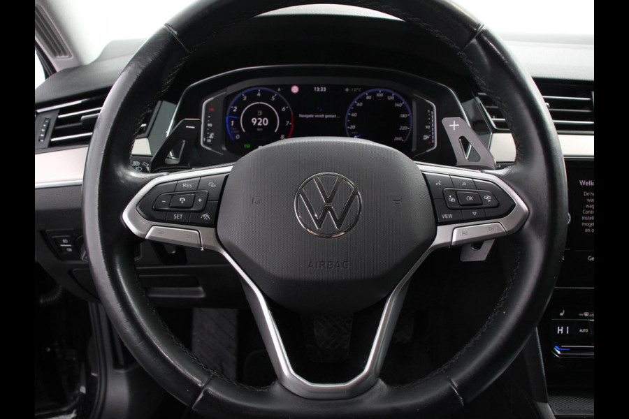 Volkswagen Passat Variant 1.5 TSI 150 pk DSG Elegance High Navigatie Apple Carplay/Android Auto Parkeersensoren Camera Elektrische achterklep Adaptieve Cruise Control Virtual Cockpit Afneembare trekhaak Ledverlichting Bestuurderstoel elektrisch