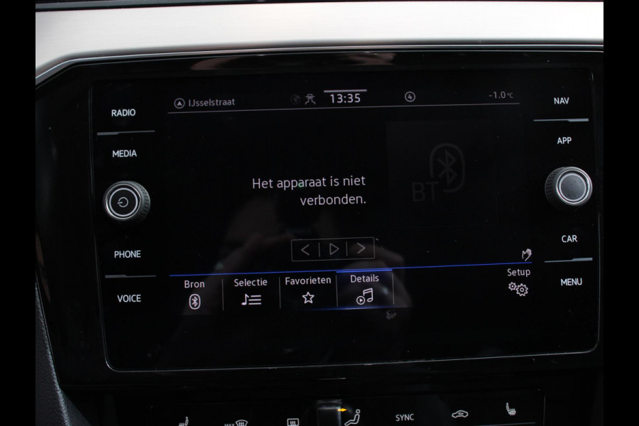Volkswagen Passat Variant 1.5 TSI 150 pk DSG Elegance High Navigatie Apple Carplay/Android Auto Parkeersensoren Camera Elektrische achterklep Adaptieve Cruise Control Virtual Cockpit Afneembare trekhaak Ledverlichting Bestuurderstoel elektrisch
