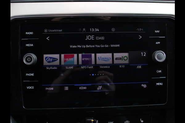 Volkswagen Passat Variant 1.5 TSI 150 pk DSG Elegance High Navigatie Apple Carplay/Android Auto Parkeersensoren Camera Elektrische achterklep Adaptieve Cruise Control Virtual Cockpit Afneembare trekhaak Ledverlichting Bestuurderstoel elektrisch