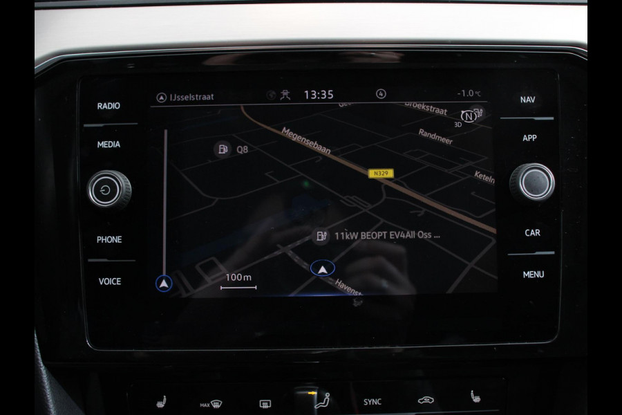 Volkswagen Passat Variant 1.5 TSI 150 pk DSG Elegance High Navigatie Apple Carplay/Android Auto Parkeersensoren Camera Elektrische achterklep Adaptieve Cruise Control Virtual Cockpit Afneembare trekhaak Ledverlichting Bestuurderstoel elektrisch