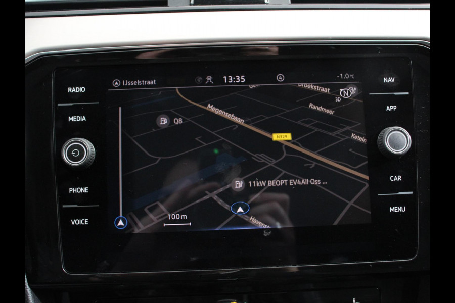 Volkswagen Passat Variant 1.5 TSI 150 pk DSG Elegance High Navigatie Apple Carplay/Android Auto Parkeersensoren Camera Elektrische achterklep Adaptieve Cruise Control Virtual Cockpit Afneembare trekhaak Ledverlichting Bestuurderstoel elektrisch