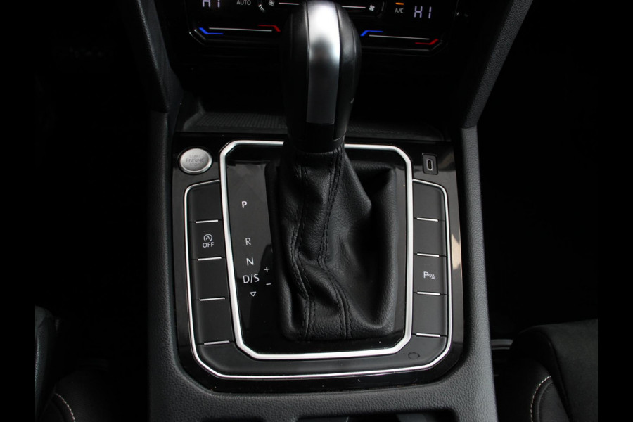 Volkswagen Passat Variant 1.5 TSI 150 pk DSG Elegance High Navigatie Apple Carplay/Android Auto Parkeersensoren Camera Elektrische achterklep Adaptieve Cruise Control Virtual Cockpit Afneembare trekhaak Ledverlichting Bestuurderstoel elektrisch
