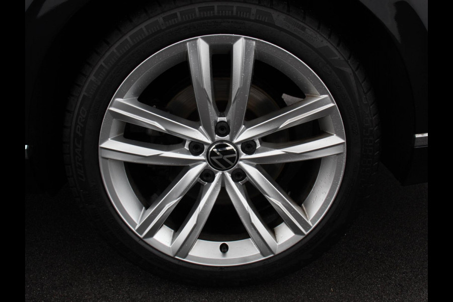 Volkswagen Passat Variant 1.5 TSI 150 pk DSG Elegance High Navigatie Apple Carplay/Android Auto Parkeersensoren Camera Elektrische achterklep Adaptieve Cruise Control Virtual Cockpit Afneembare trekhaak Ledverlichting Bestuurderstoel elektrisch