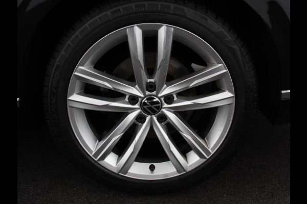 Volkswagen Passat Variant 1.5 TSI 150 pk DSG Elegance High Navigatie Apple Carplay/Android Auto Parkeersensoren Camera Elektrische achterklep Adaptieve Cruise Control Virtual Cockpit Afneembare trekhaak Ledverlichting Bestuurderstoel elektrisch