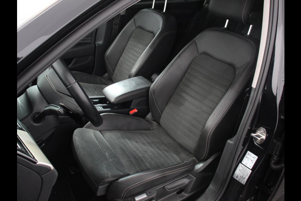 Volkswagen Passat Variant 1.5 TSI 150 pk DSG Elegance High Navigatie Apple Carplay/Android Auto Parkeersensoren Camera Elektrische achterklep Adaptieve Cruise Control Virtual Cockpit Afneembare trekhaak Ledverlichting Bestuurderstoel elektrisch
