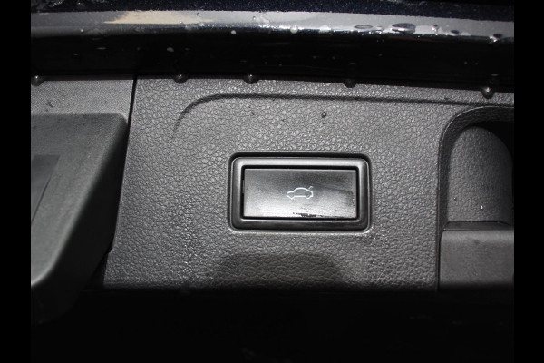 Volkswagen Passat Variant 1.5 TSI 150 pk DSG Elegance High Navigatie Apple Carplay/Android Auto Parkeersensoren Camera Elektrische achterklep Adaptieve Cruise Control Virtual Cockpit Afneembare trekhaak Ledverlichting Bestuurderstoel elektrisch