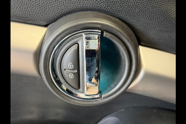 MINI 5-deurs 1.5 Cooper AUT. NAVIGATIE PDC STOELVERWARMING APPLE CARPLAY CRUISE USB KEYLESS-GO