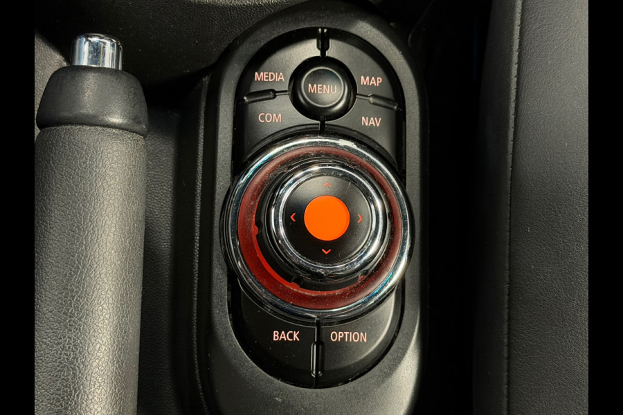MINI 5-deurs 1.5 Cooper AUT. NAVIGATIE PDC STOELVERWARMING APPLE CARPLAY CRUISE USB KEYLESS-GO