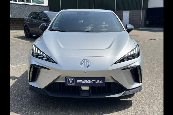 MG Mg4 electric Luxury 64 kWh 360 CAMERA| 7 JAAR MG GARANTIE T/M 07-2031| ELEK. STOEL| DODE HOEK SENSOR| STOEL + STUURVERWARMING| ADAPTIVE CRUISE CONTROL
