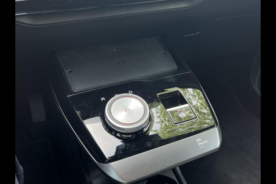 MG Mg4 electric Luxury 64 kWh 360 CAMERA| 7 JAAR MG GARANTIE T/M 07-2031| ELEK. STOEL| DODE HOEK SENSOR| STOEL + STUURVERWARMING| ADAPTIVE CRUISE CONTROL