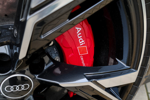 Audi RS6 Avant RS 6 TFSI quattro | DYNAMIC PLUS | KERAMISCH | CARBON | HUD | B&O | KOELING | NIGHTVISION | 4WIELSTURING |