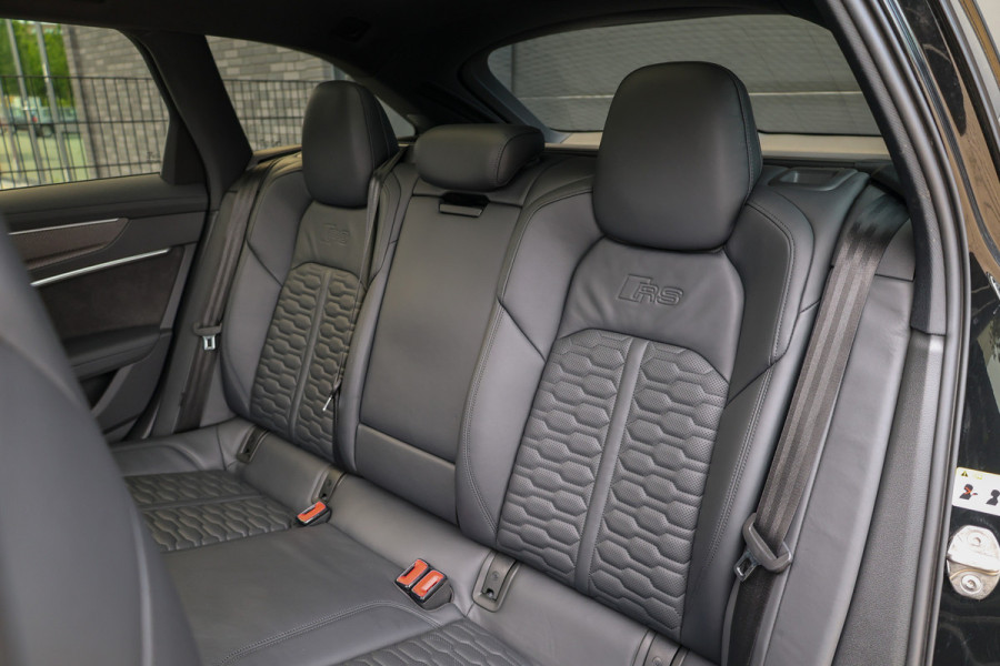 Audi RS6 Avant RS 6 TFSI quattro | DYNAMIC PLUS | KERAMISCH | CARBON | HUD | B&O | KOELING | NIGHTVISION | 4WIELSTURING |