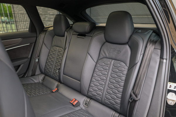 Audi RS6 Avant RS 6 TFSI quattro | DYNAMIC PLUS | KERAMISCH | CARBON | HUD | B&O | KOELING | NIGHTVISION | 4WIELSTURING |