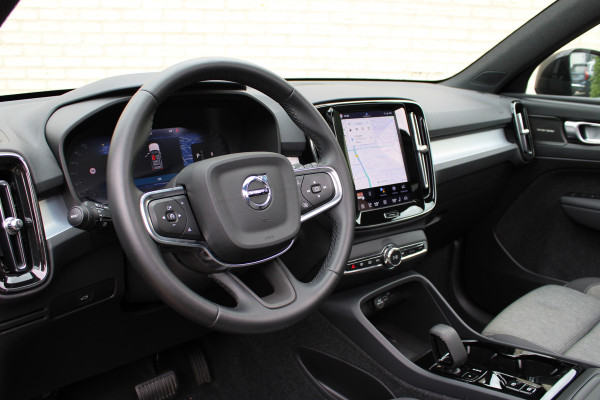 Volvo XC40 2.0 B3 Plus Black Edition | Panoramadak | 360 Camera | H&K | 20'' | Google
